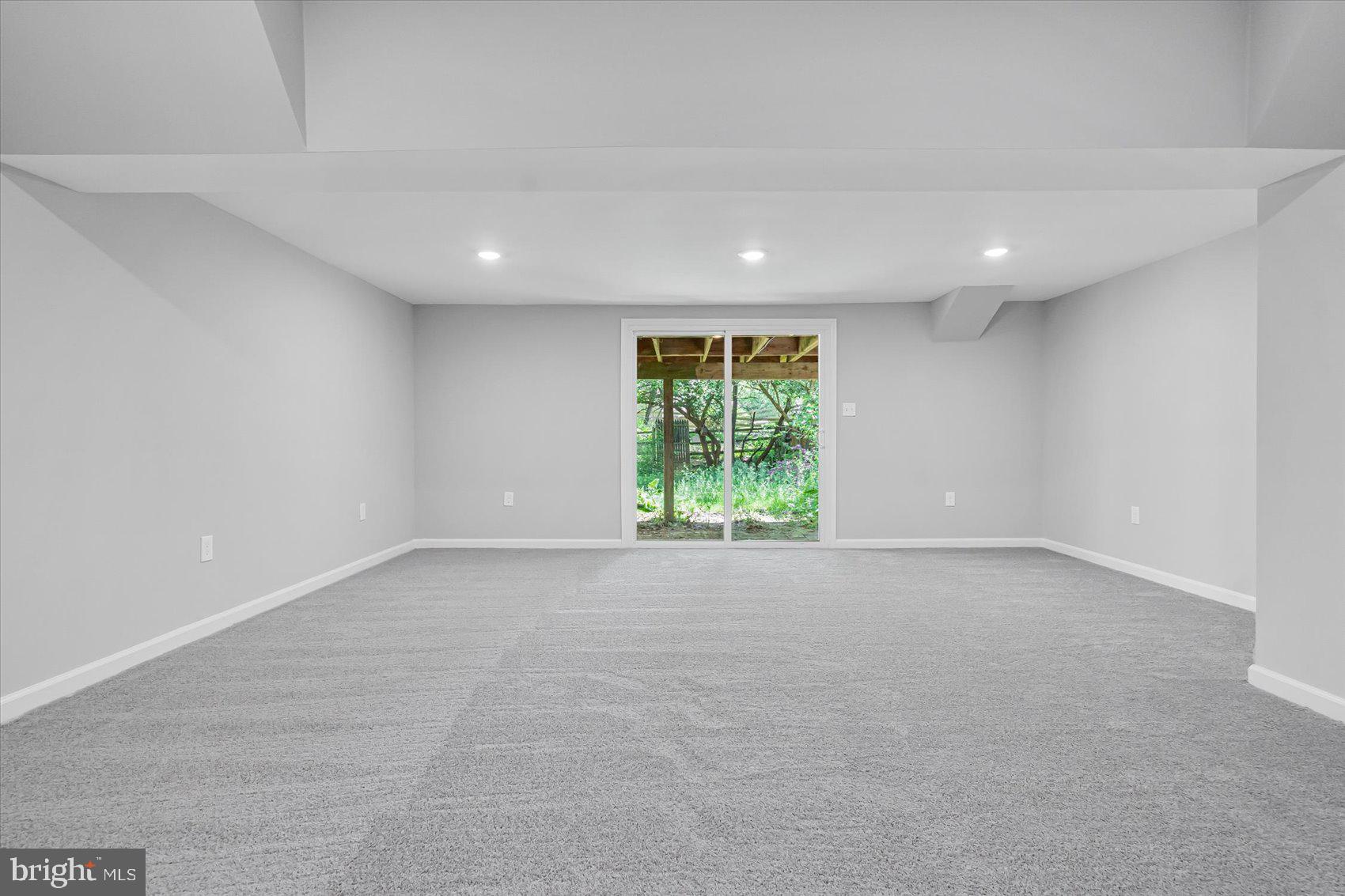 SEVEN COURTS - Residential