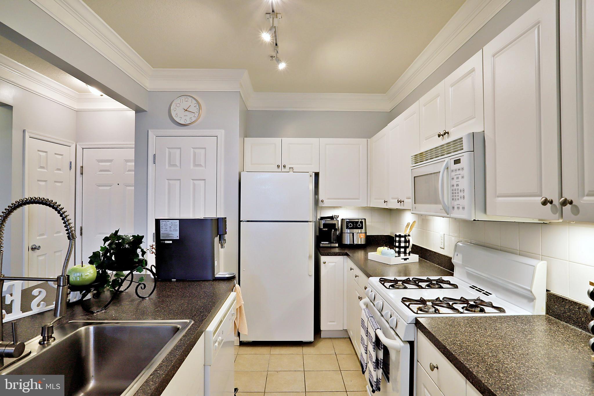 7 BOOTH STREET 205