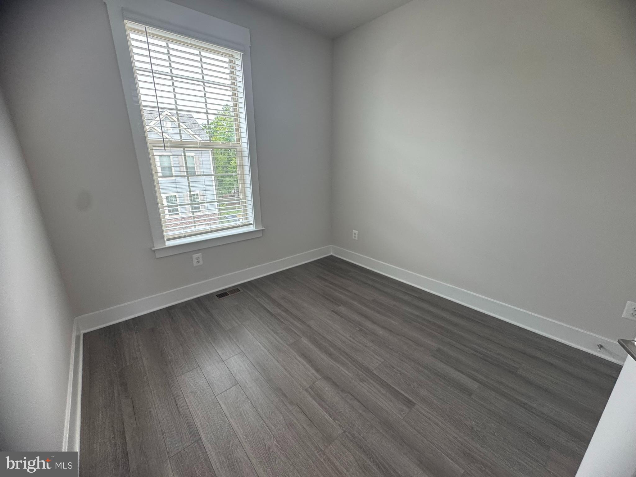 MACALLAN CROSSING - Residential Lease