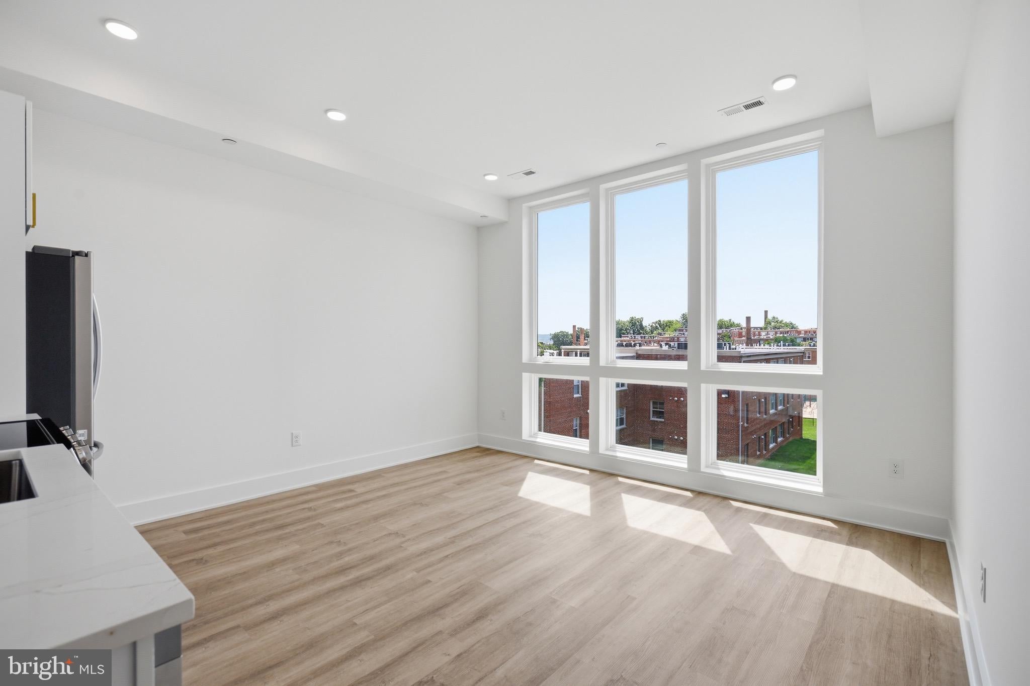 2105 M STREET NE 11