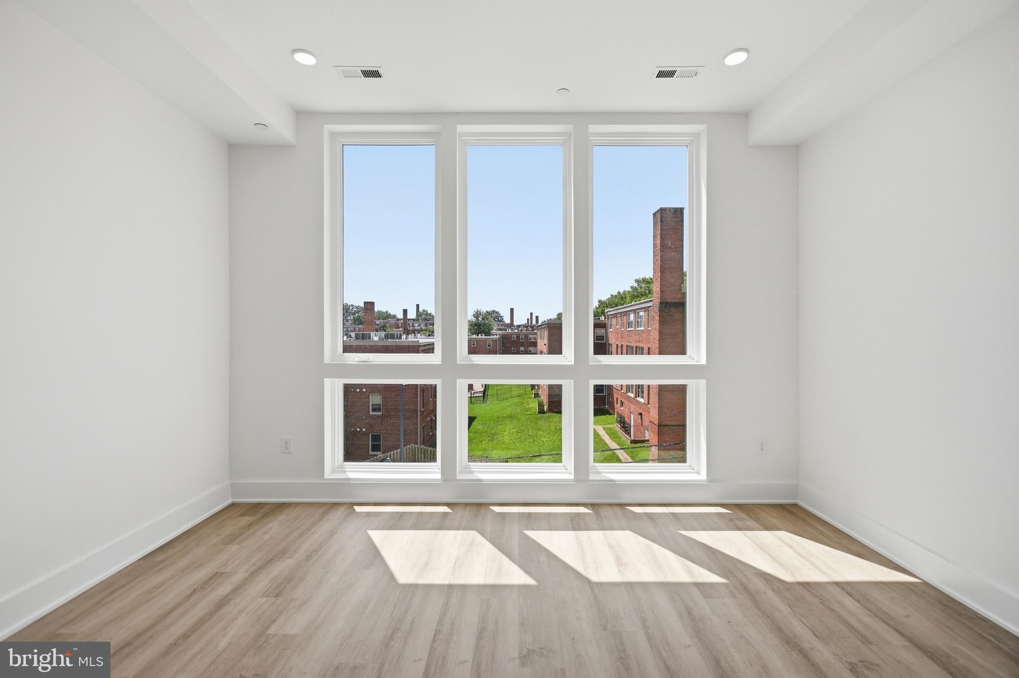 2105 M STREET NE 11