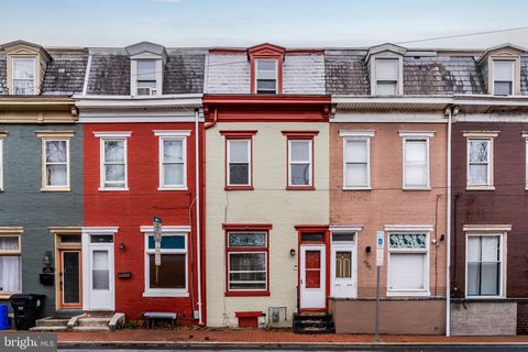 Townhouse For Sale - 411 Herr Street<br/> HARRISBURG, PA 17102