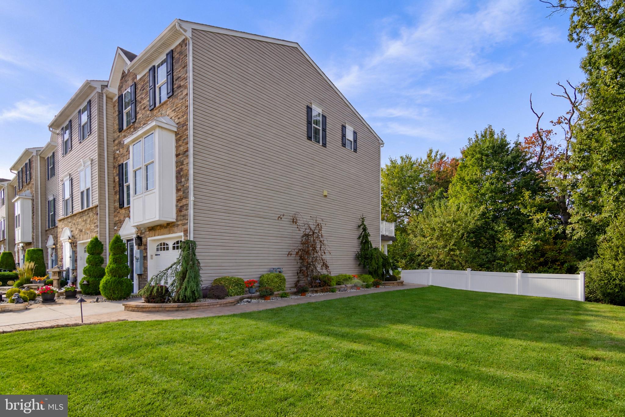 10 VILLAGE GREEN LANE