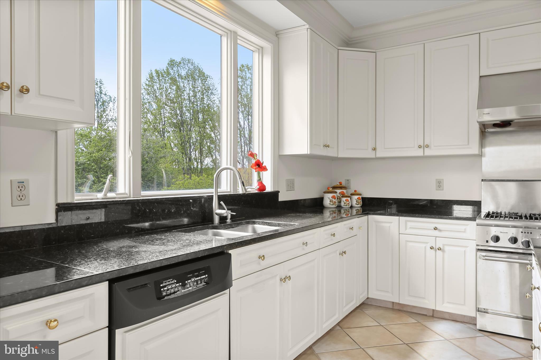 NICHOLSONS MANOR - Residential