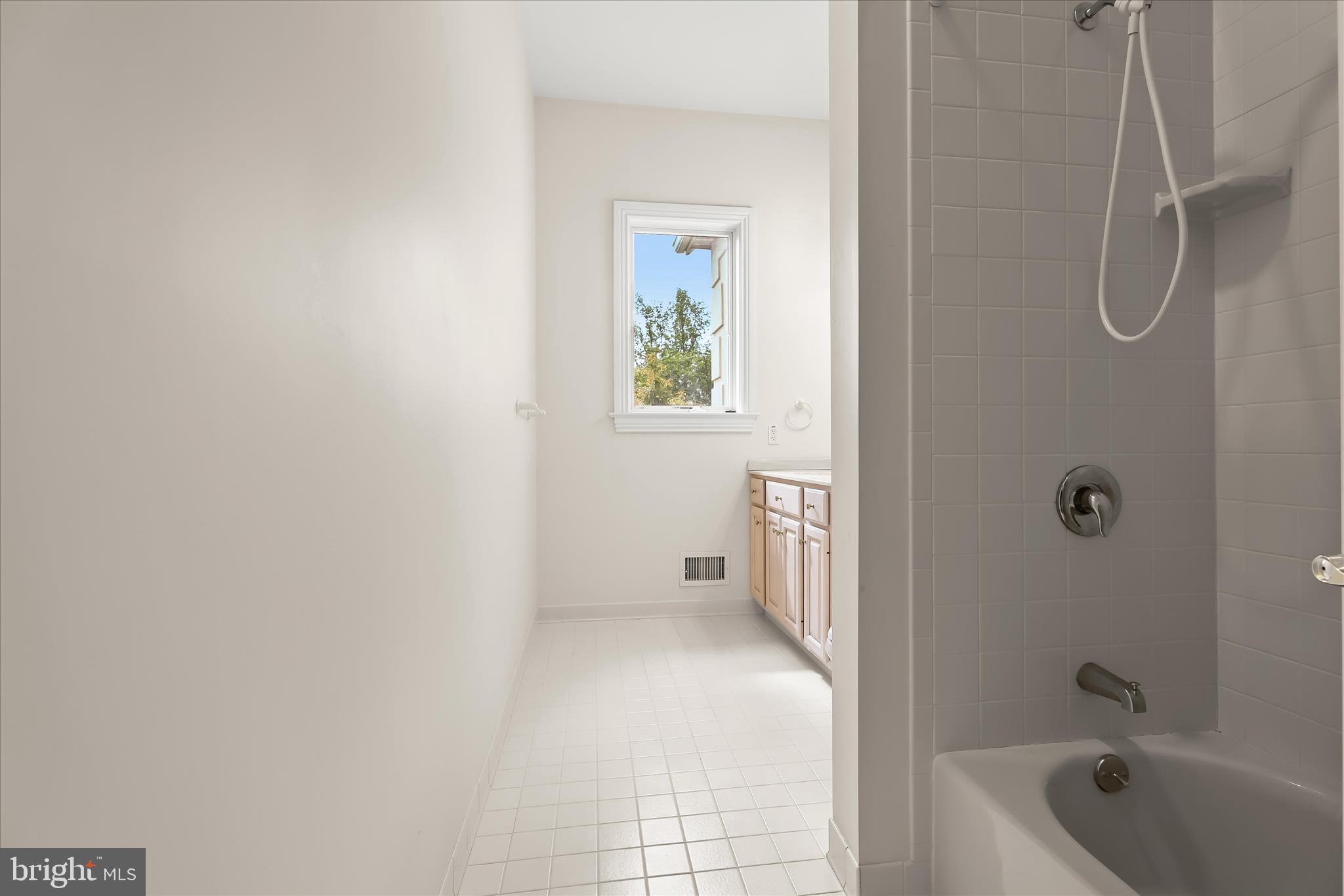 NICHOLSONS MANOR - Residential