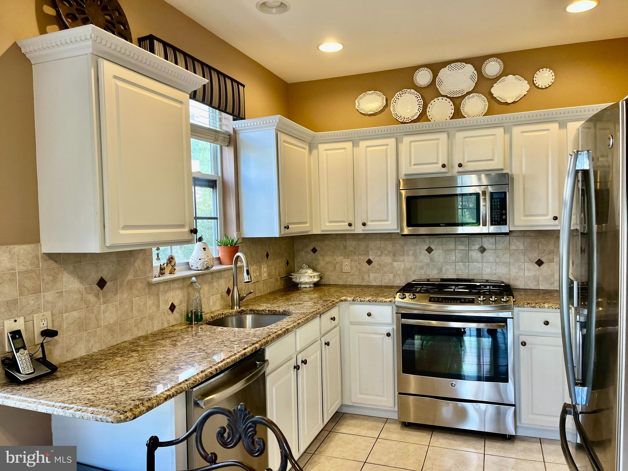 3208 KNOX COURT