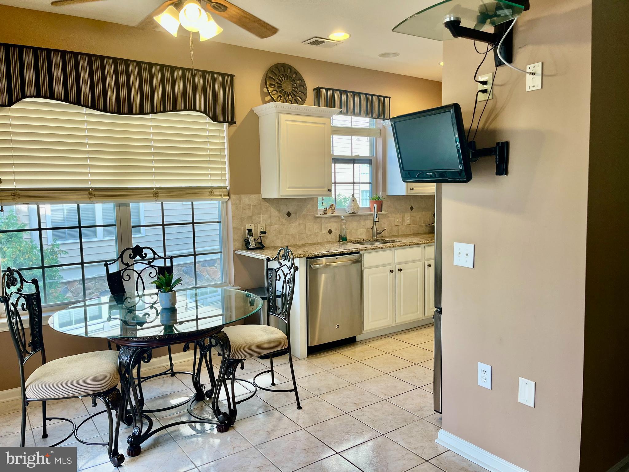 3208 KNOX COURT