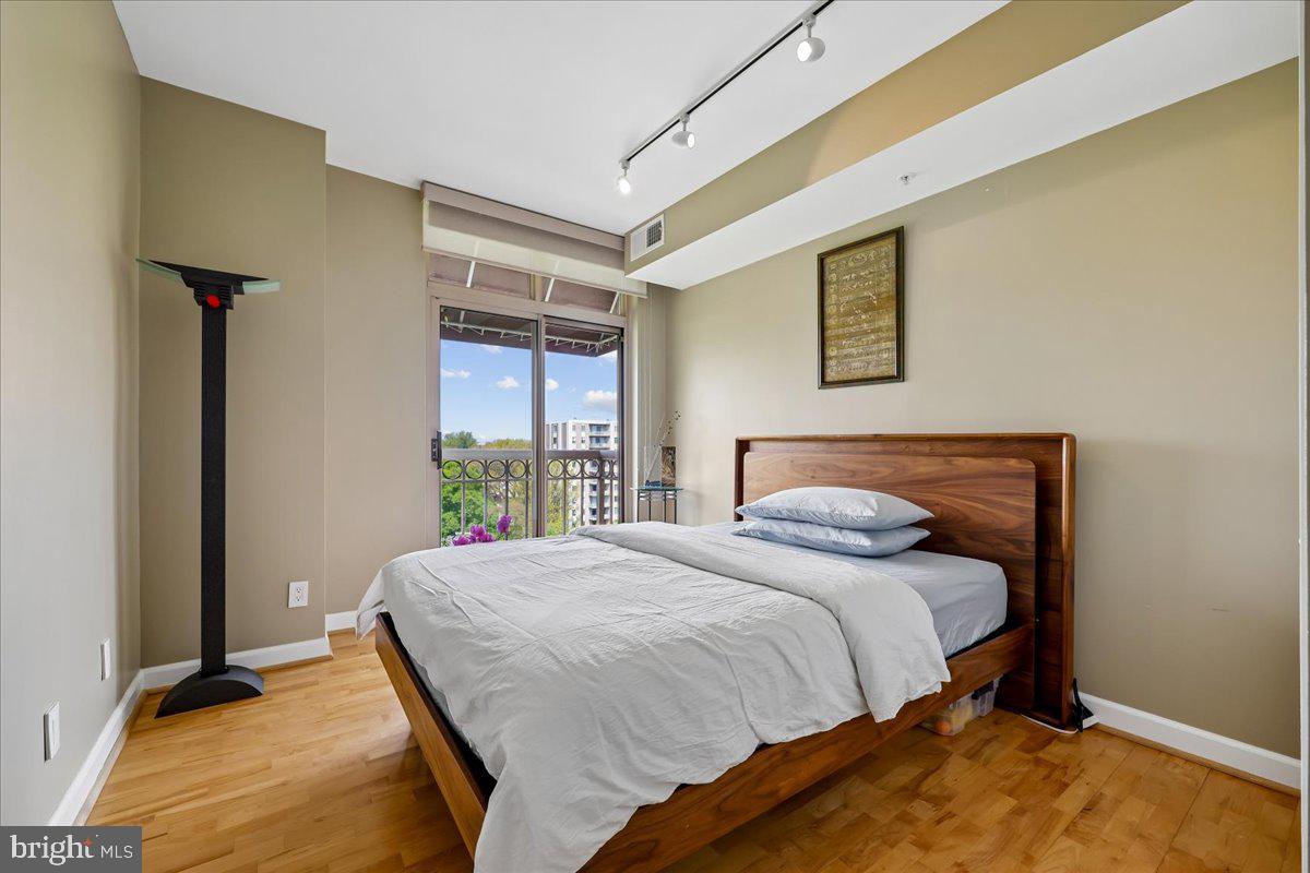 MADISON PARK CONDOMINIUMS - Residential