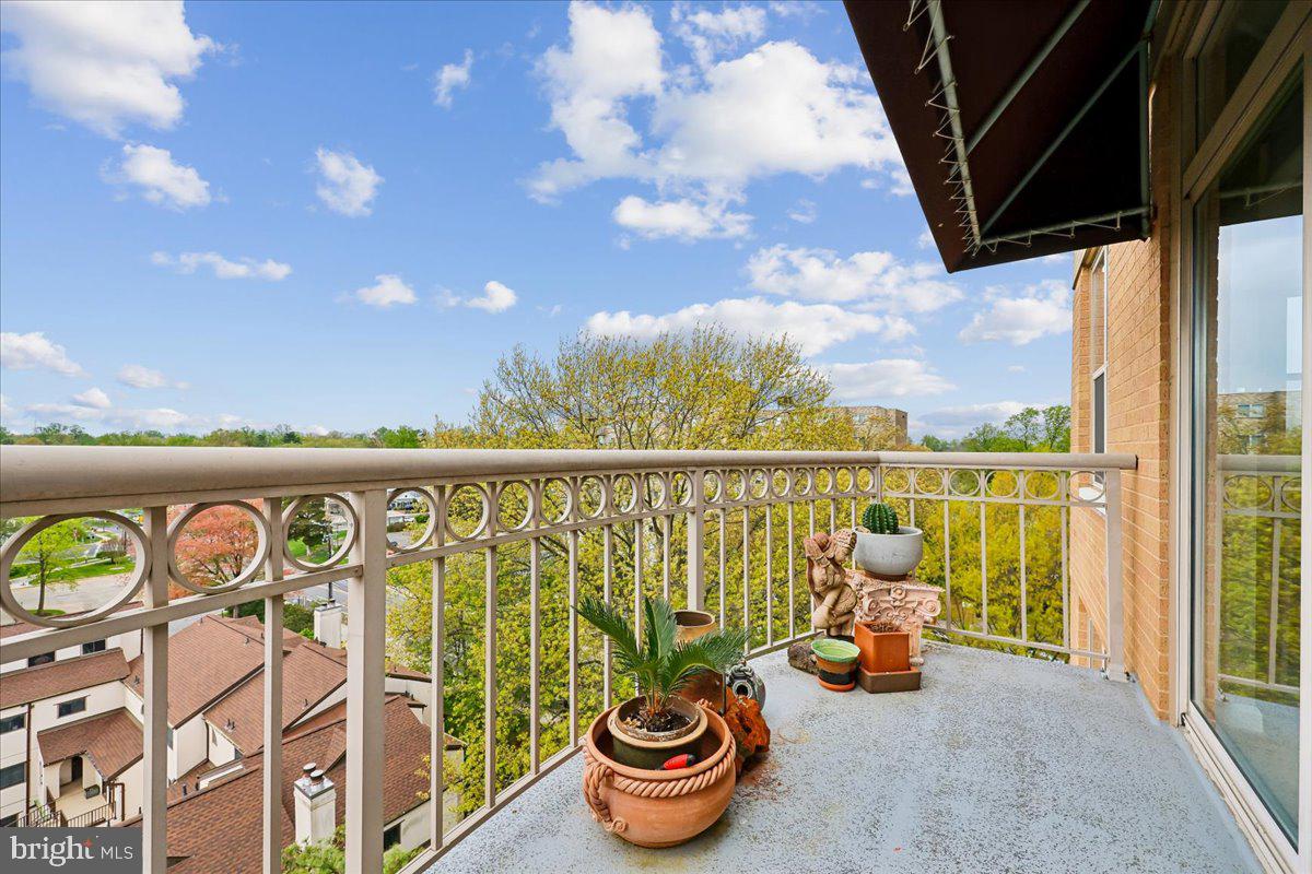 MADISON PARK CONDOMINIUMS - Residential