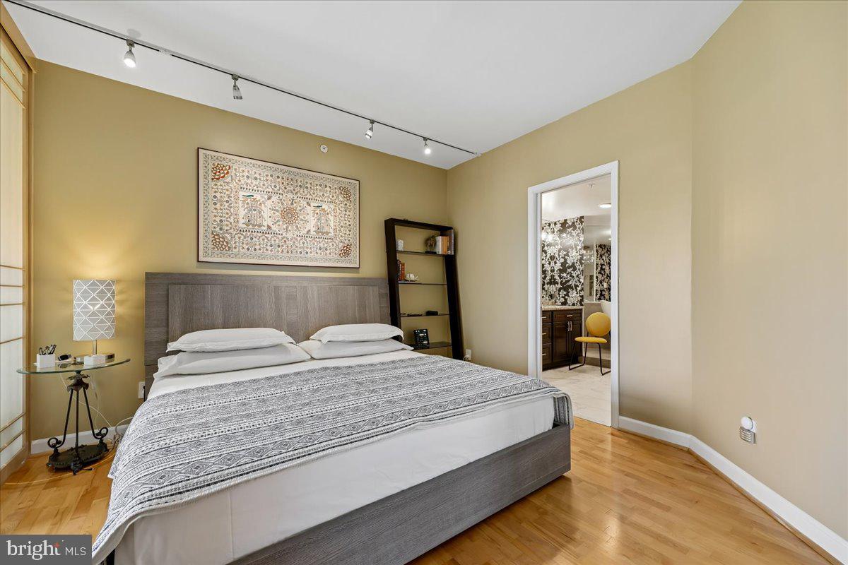 MADISON PARK CONDOMINIUMS - Residential