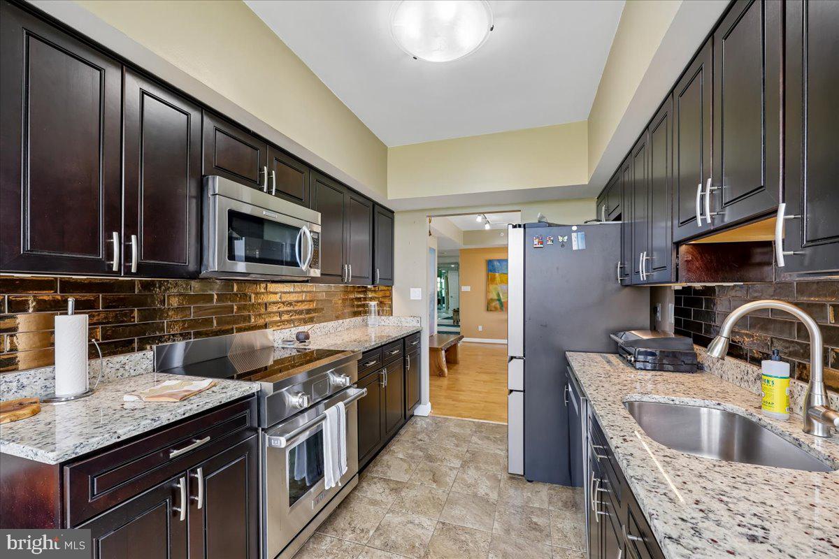 MADISON PARK CONDOMINIUMS - Residential