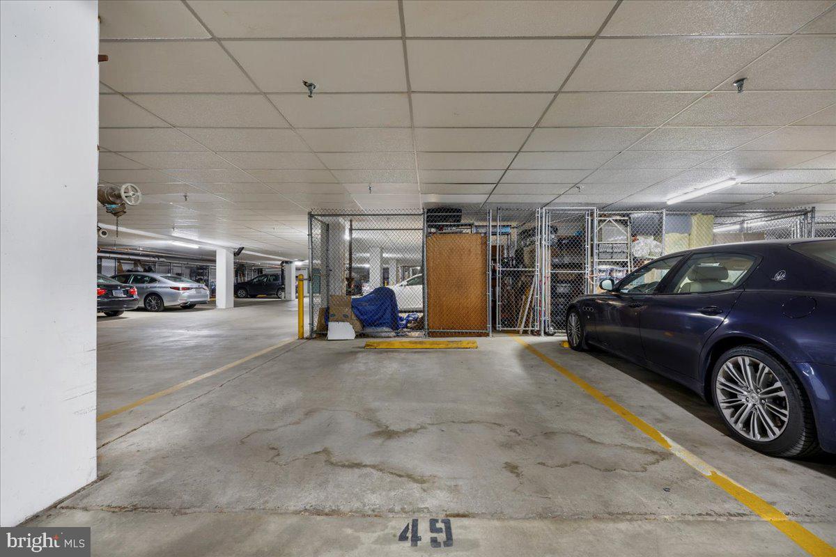 MADISON PARK CONDOMINIUMS - Residential