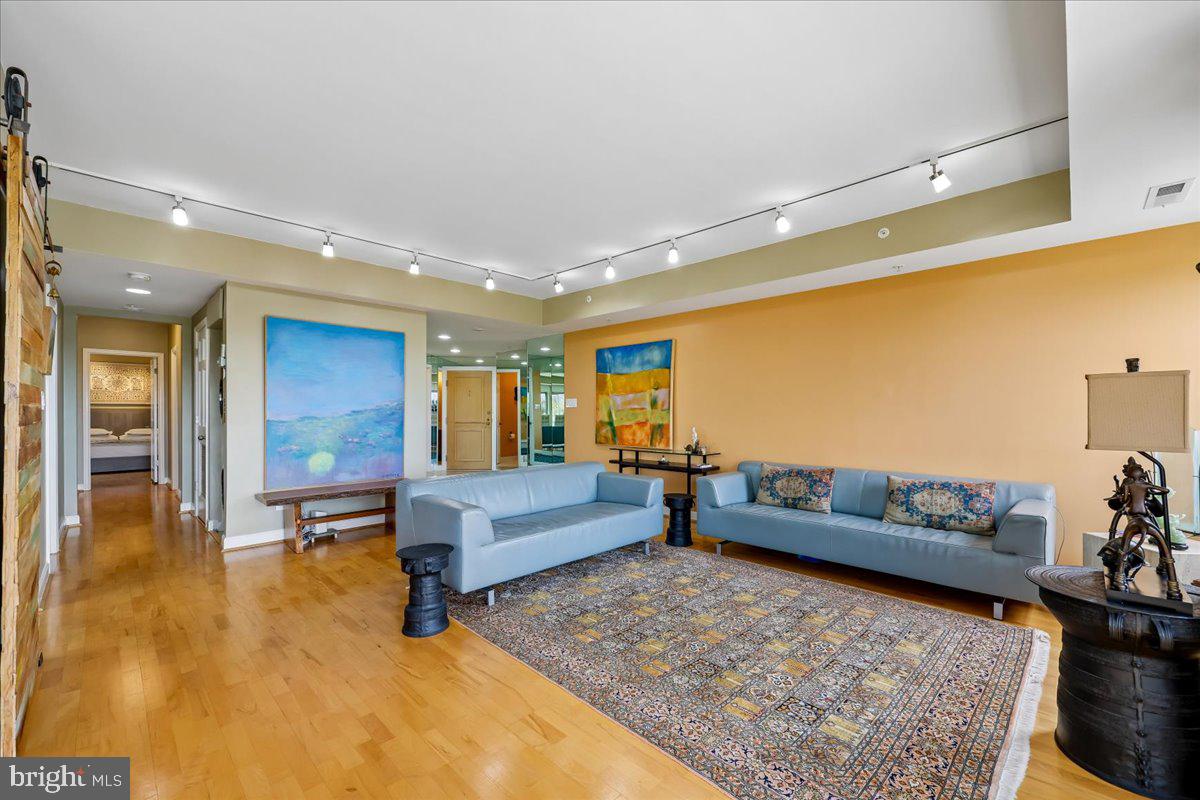 MADISON PARK CONDOMINIUMS - Residential