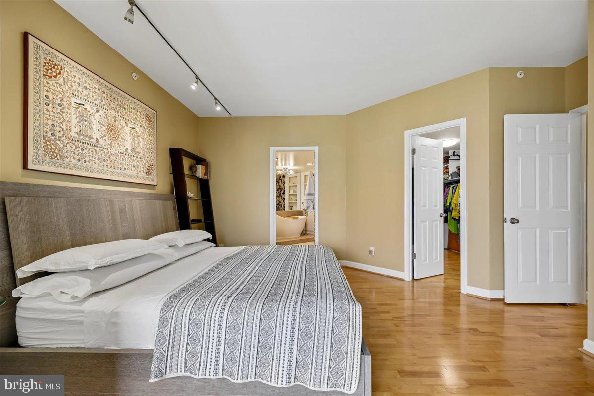 MADISON PARK CONDOMINIUMS - Residential