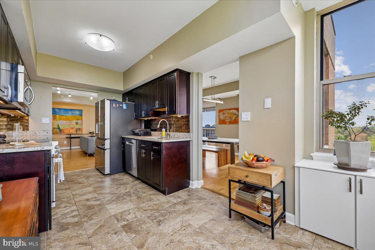 MADISON PARK CONDOMINIUMS - Residential