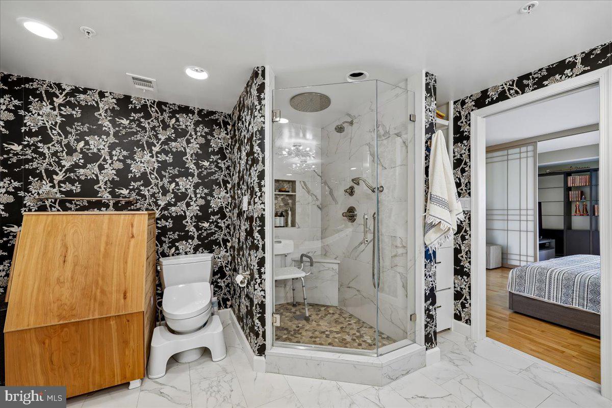 MADISON PARK CONDOMINIUMS - Residential