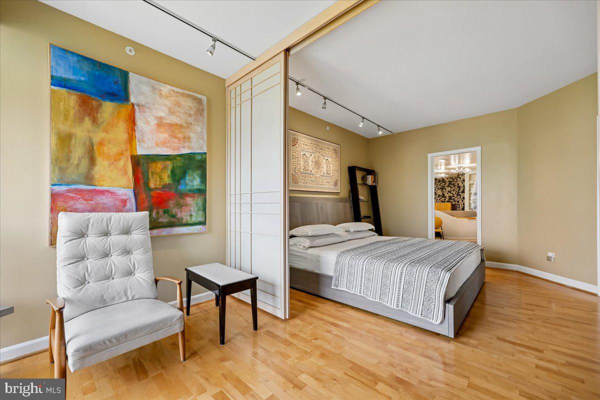 MADISON PARK CONDOMINIUMS - Residential