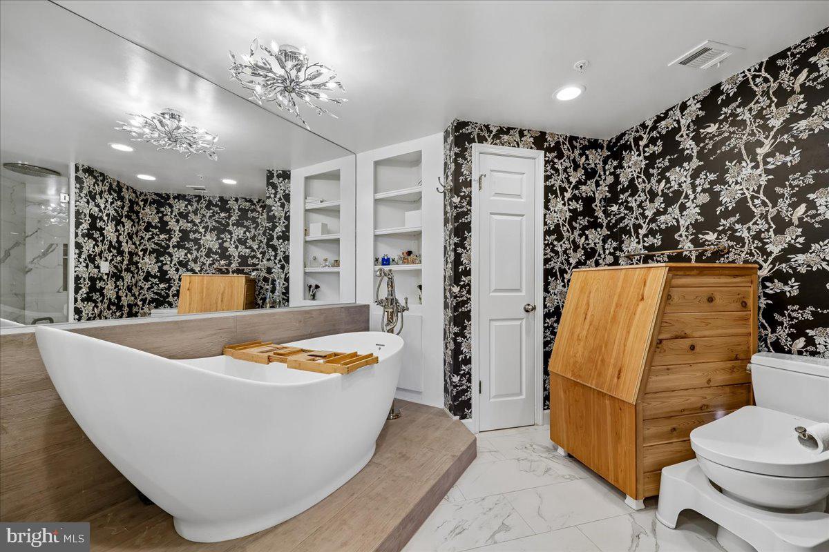 MADISON PARK CONDOMINIUMS - Residential