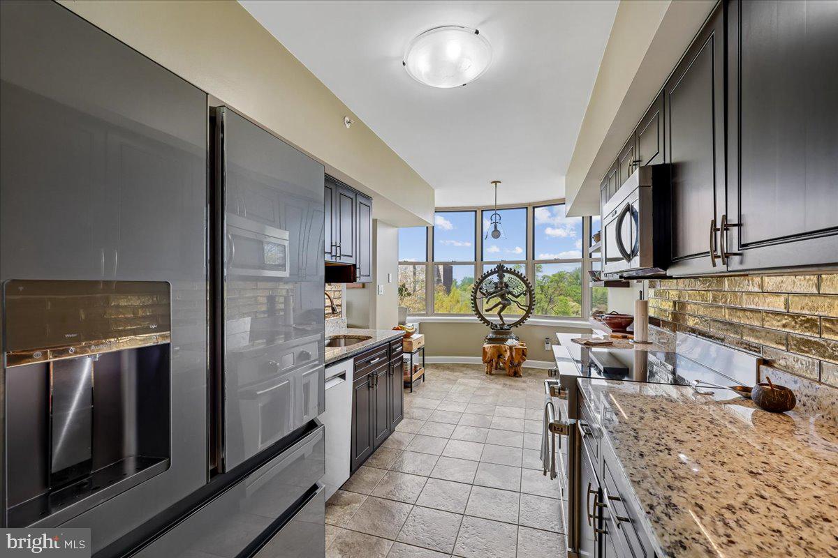 MADISON PARK CONDOMINIUMS - Residential