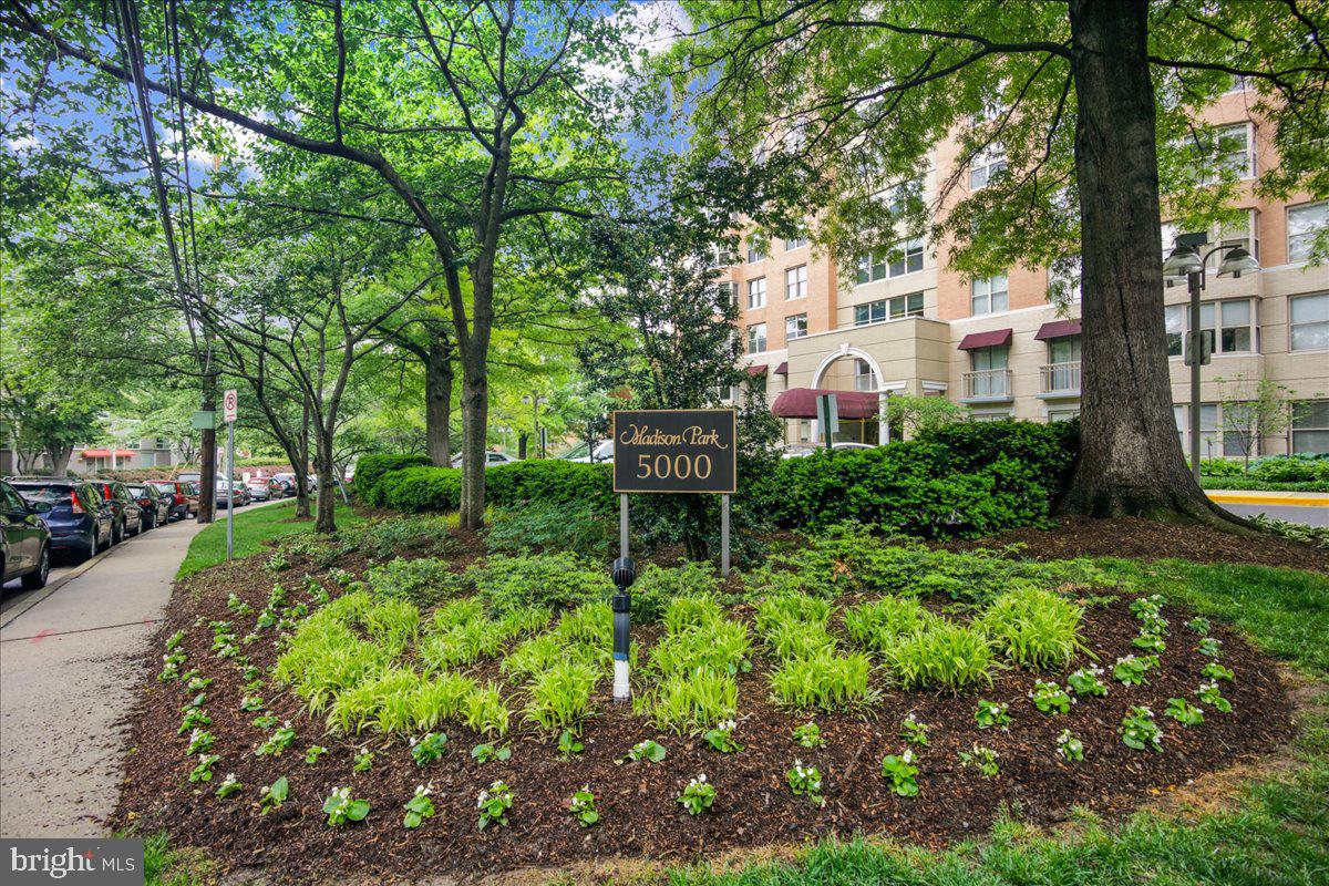 MADISON PARK CONDOMINIUMS - Residential