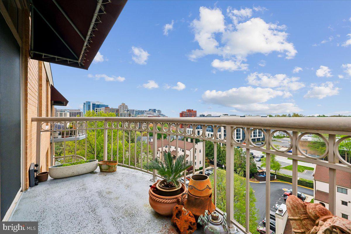 MADISON PARK CONDOMINIUMS - Residential