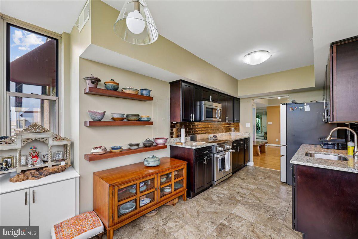 MADISON PARK CONDOMINIUMS - Residential