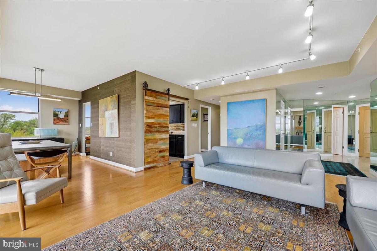 MADISON PARK CONDOMINIUMS - Residential