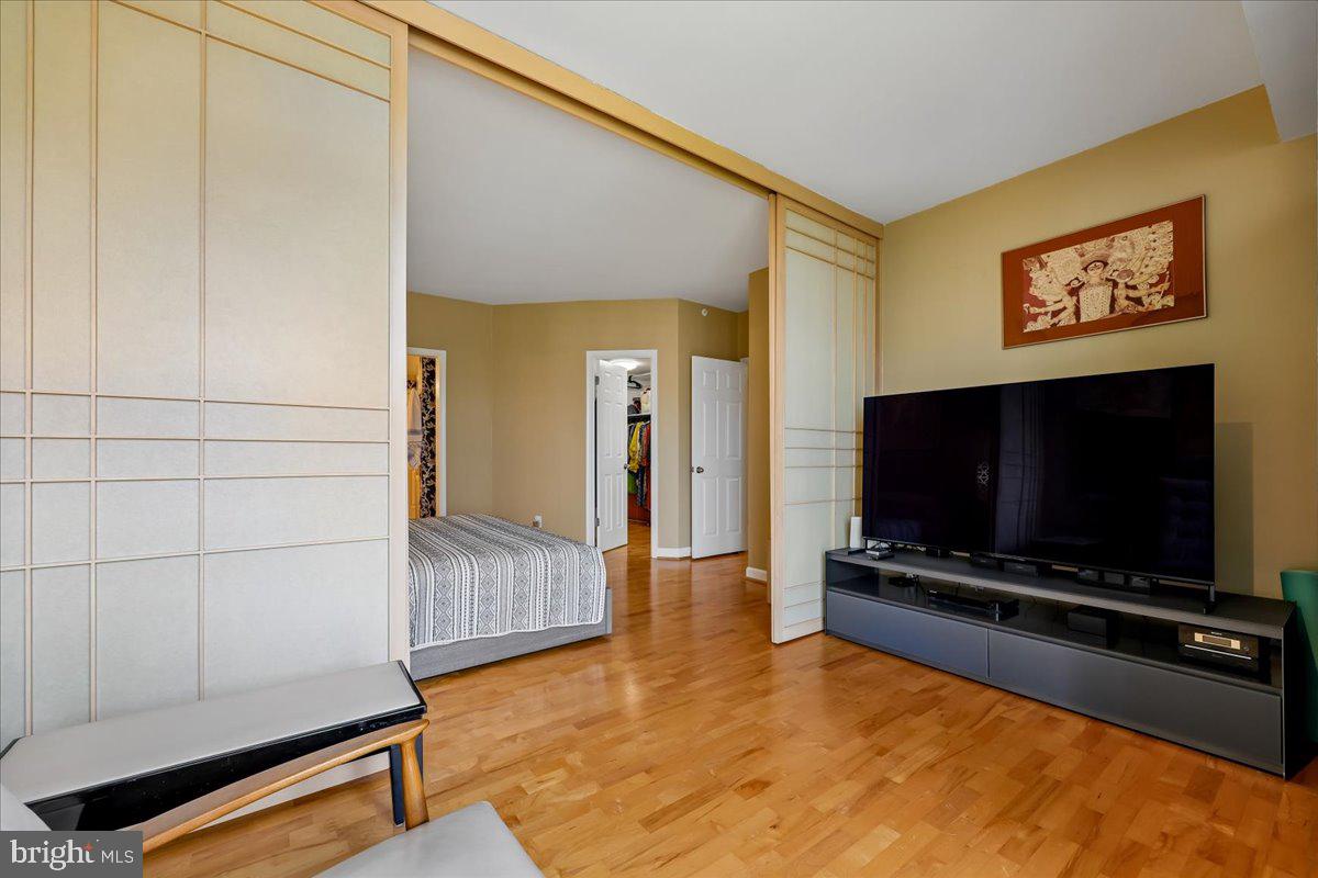 MADISON PARK CONDOMINIUMS - Residential