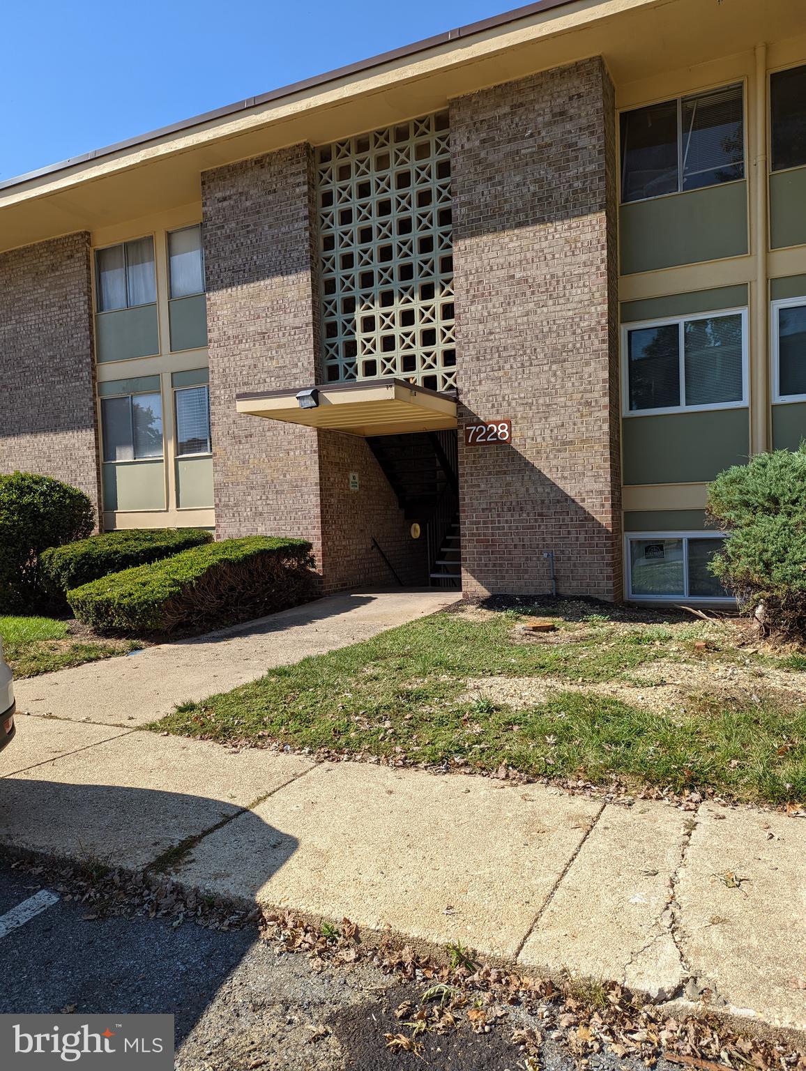 HOLLY HILL CONDOMINIUMS - Residential Lease