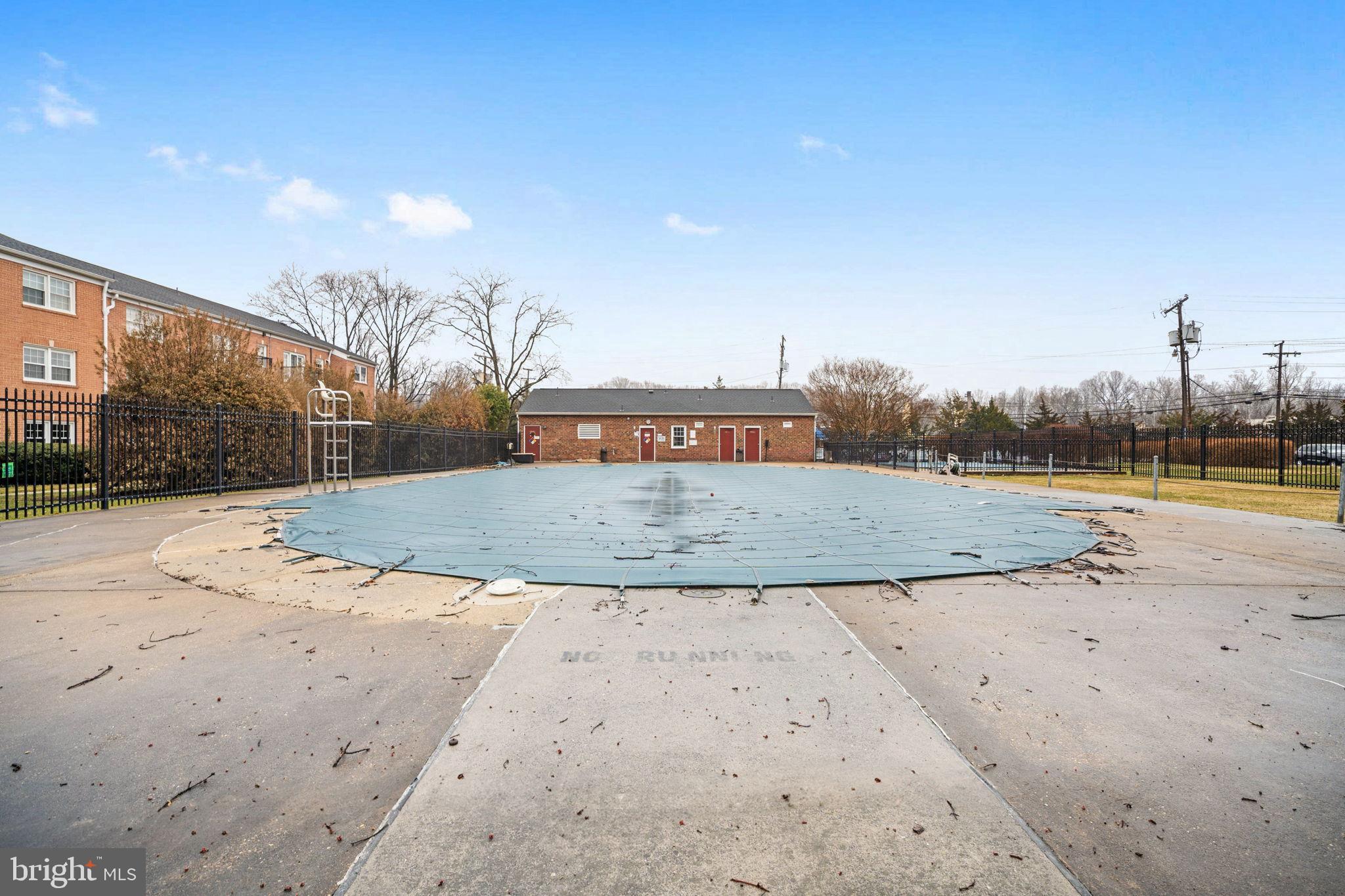 FOXCROFT COLONY CONDOS - Residential