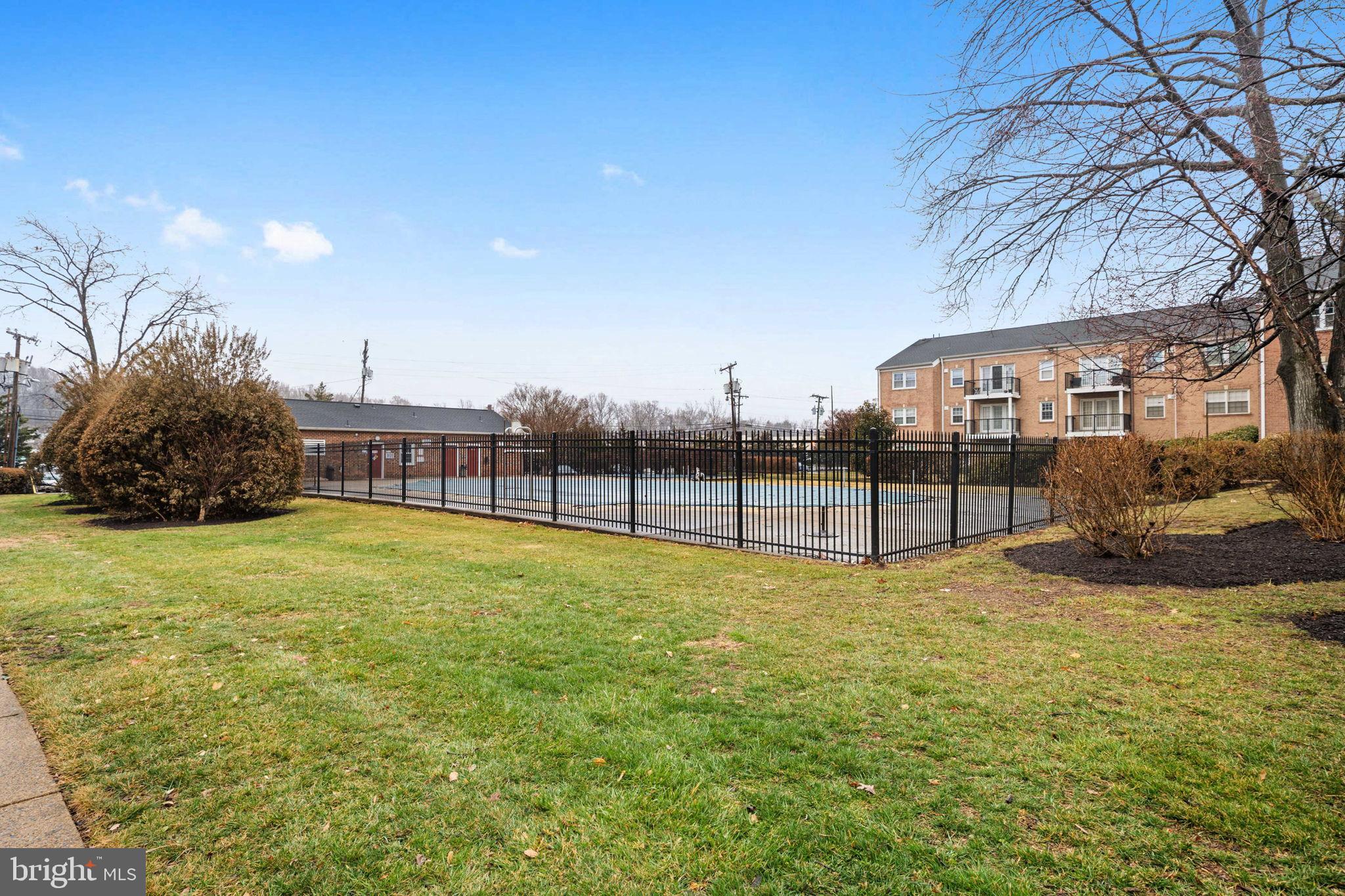 FOXCROFT COLONY CONDOS - Residential