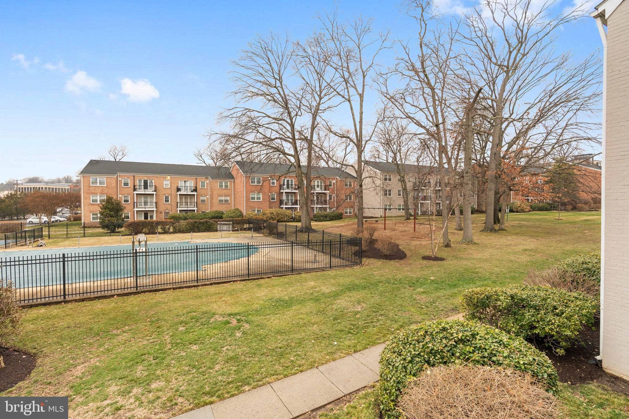 FOXCROFT COLONY CONDOS - Residential