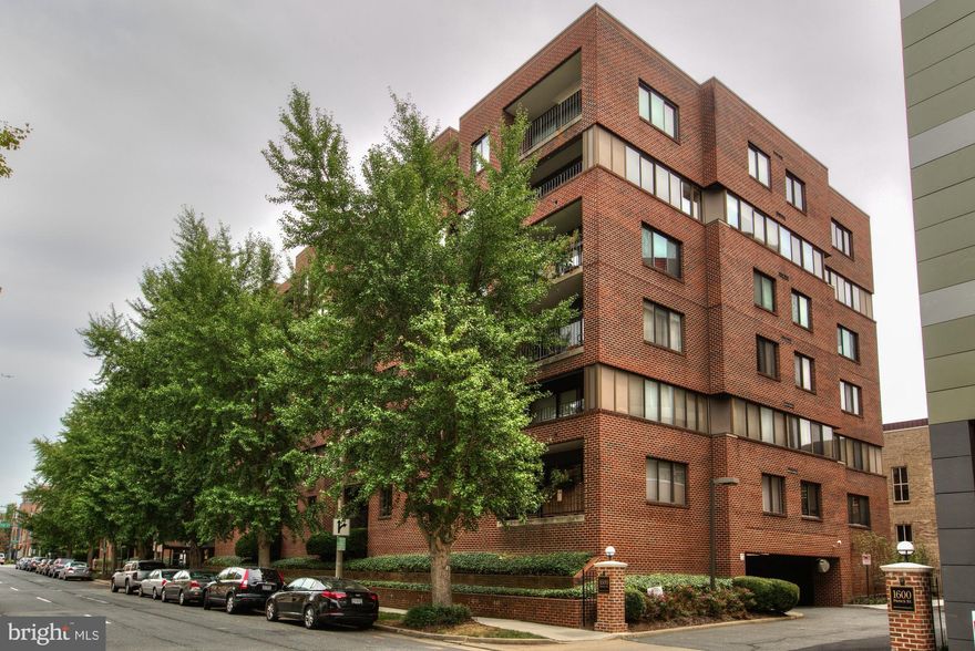 INCREDIBLE LOCATION in the heart of Old Town Alexandria! One of the largest units available, featuring an open-plan layout, with space for a den, vast master bedroom, private balcony, hardwood floors, ample storage & restricted lobby access. Seconds from King St metro & all the conveniences, shopping & dining of Old Town. Easy access to major highways & DC! Welcome Home!