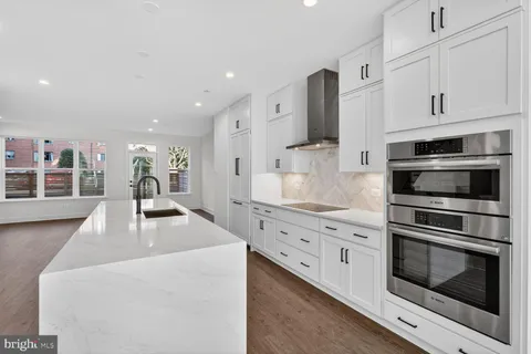 5354 Zenith Overlook, Bethesda, MD MLS: MDMC2211278