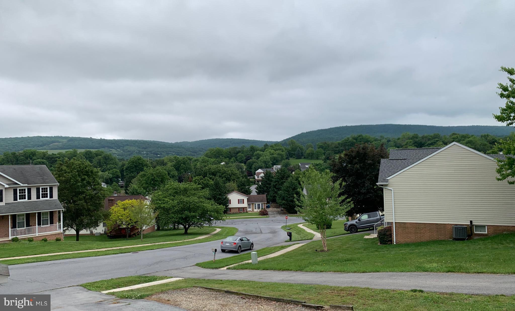 WHISPERING HILLS - Residential