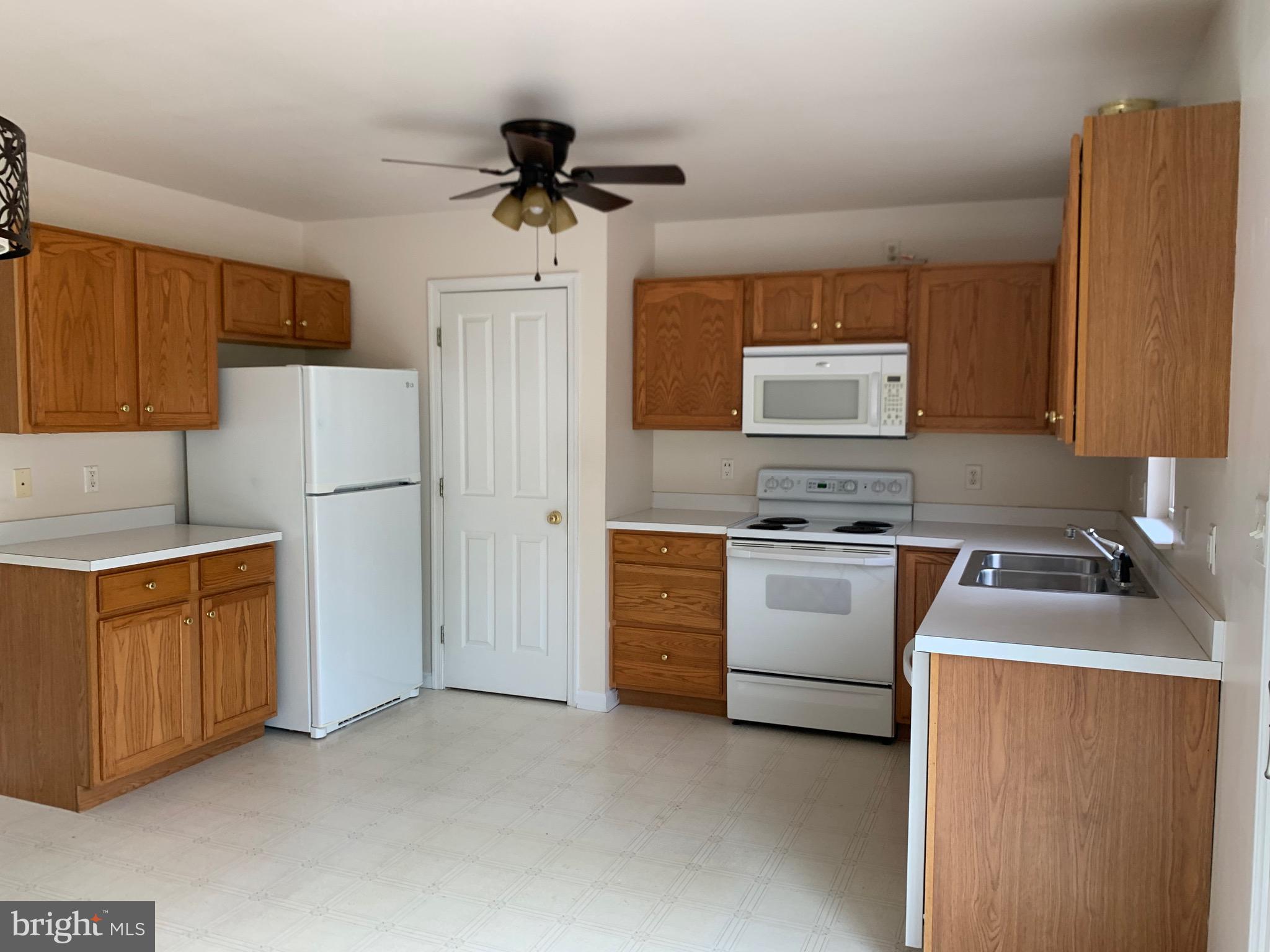 WHISPERING HILLS - Residential