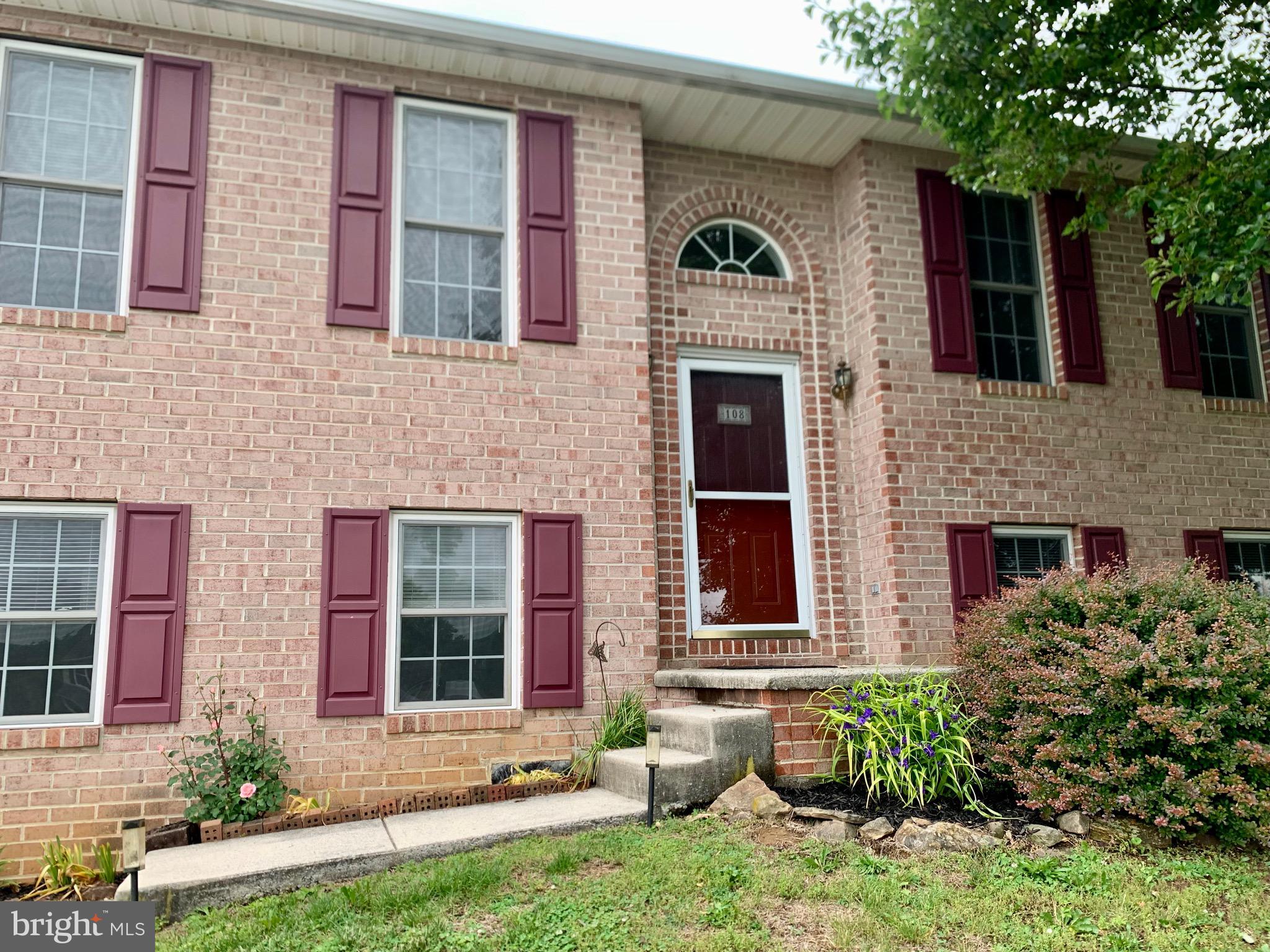 WHISPERING HILLS - Residential