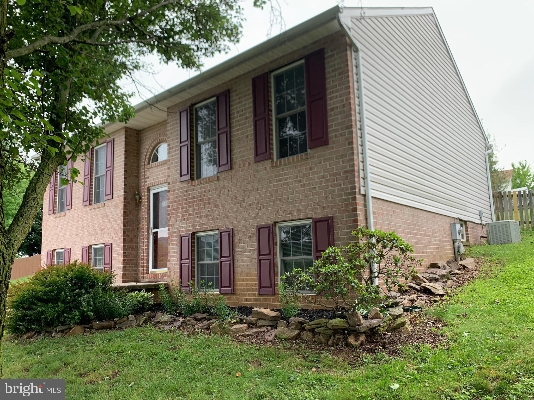 WHISPERING HILLS - Residential