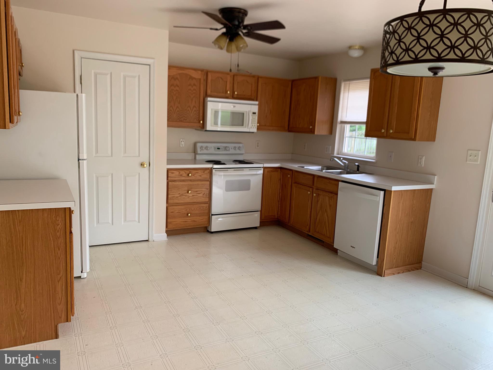 WHISPERING HILLS - Residential