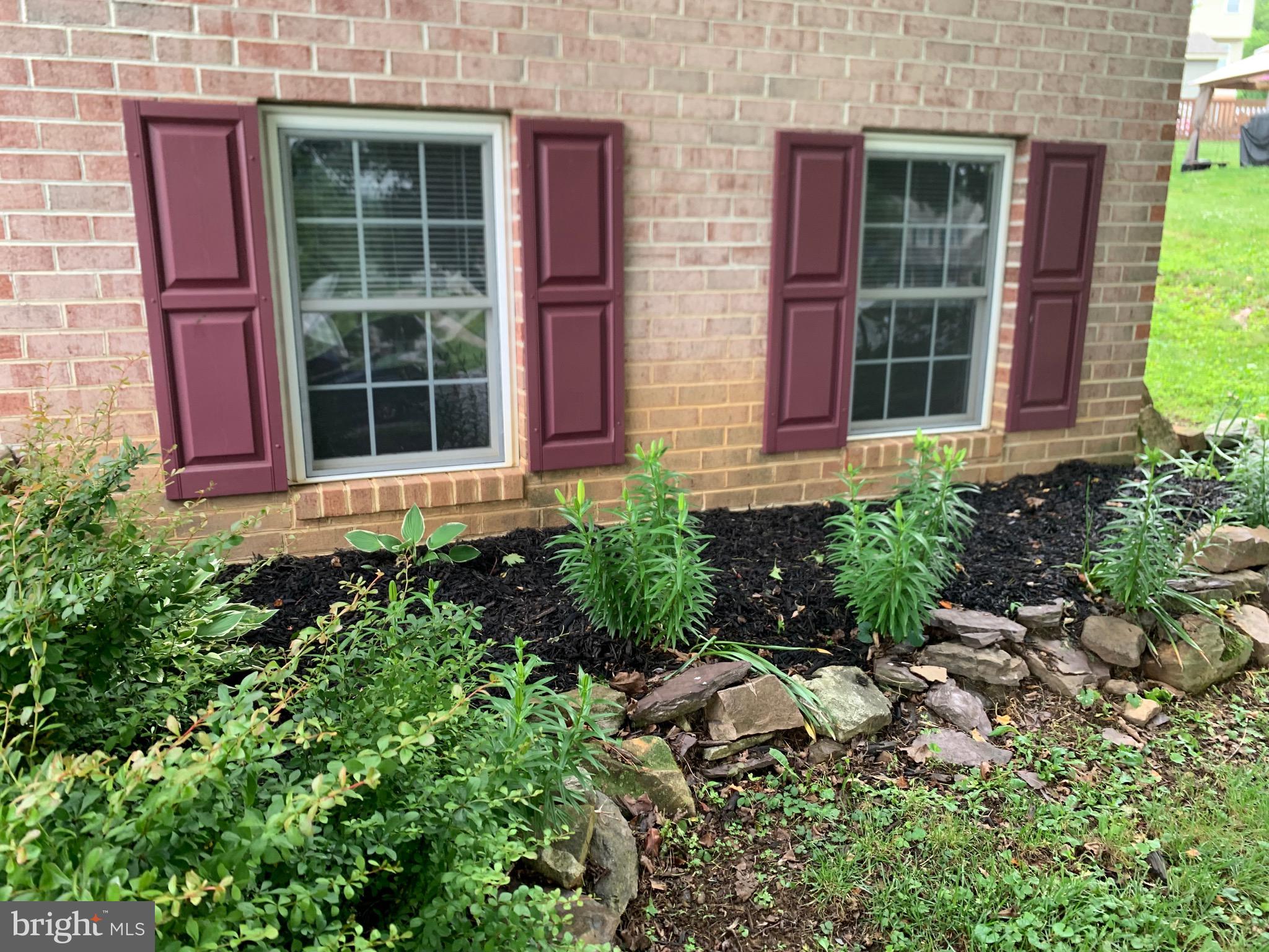 WHISPERING HILLS - Residential