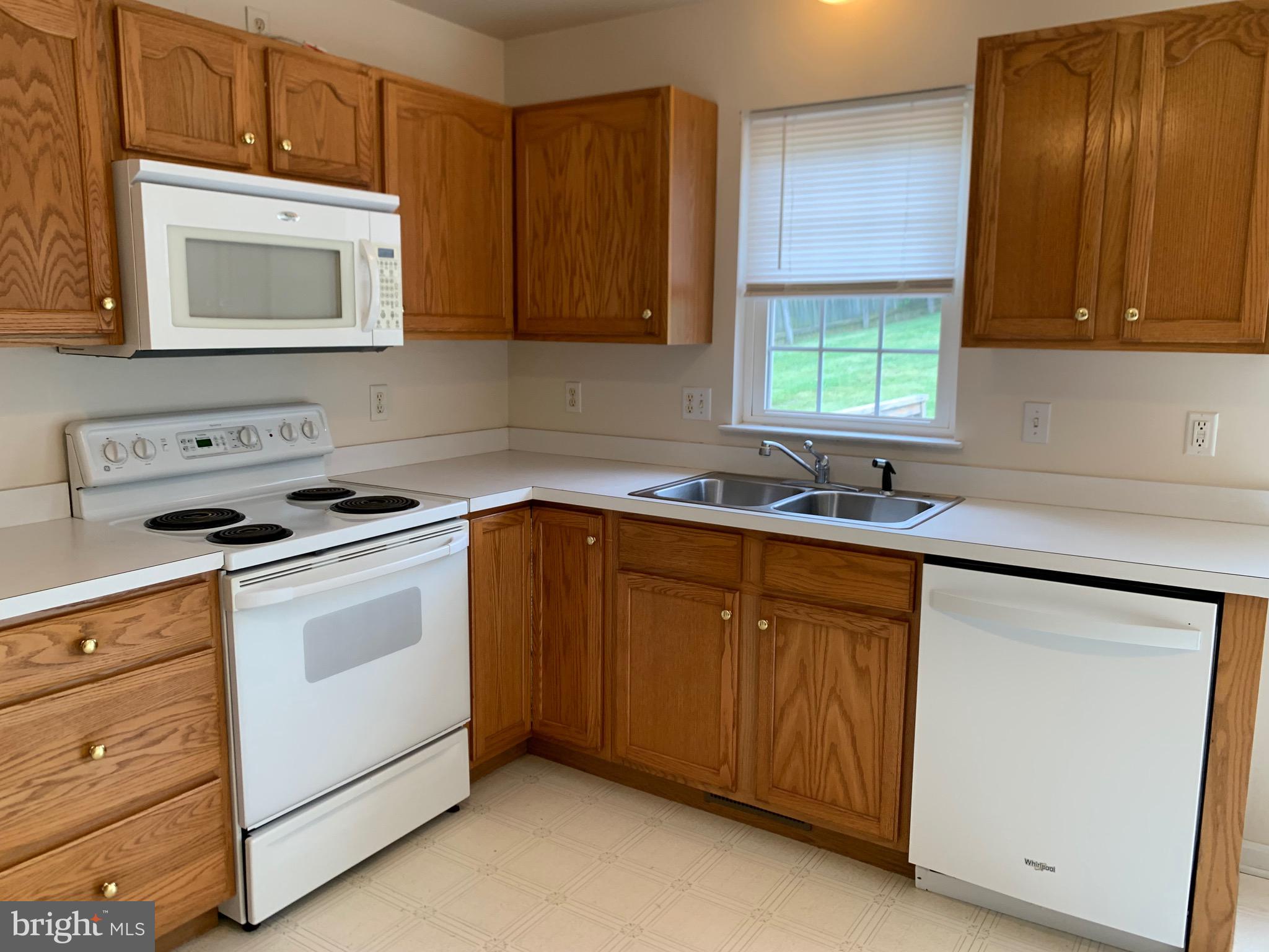 WHISPERING HILLS - Residential
