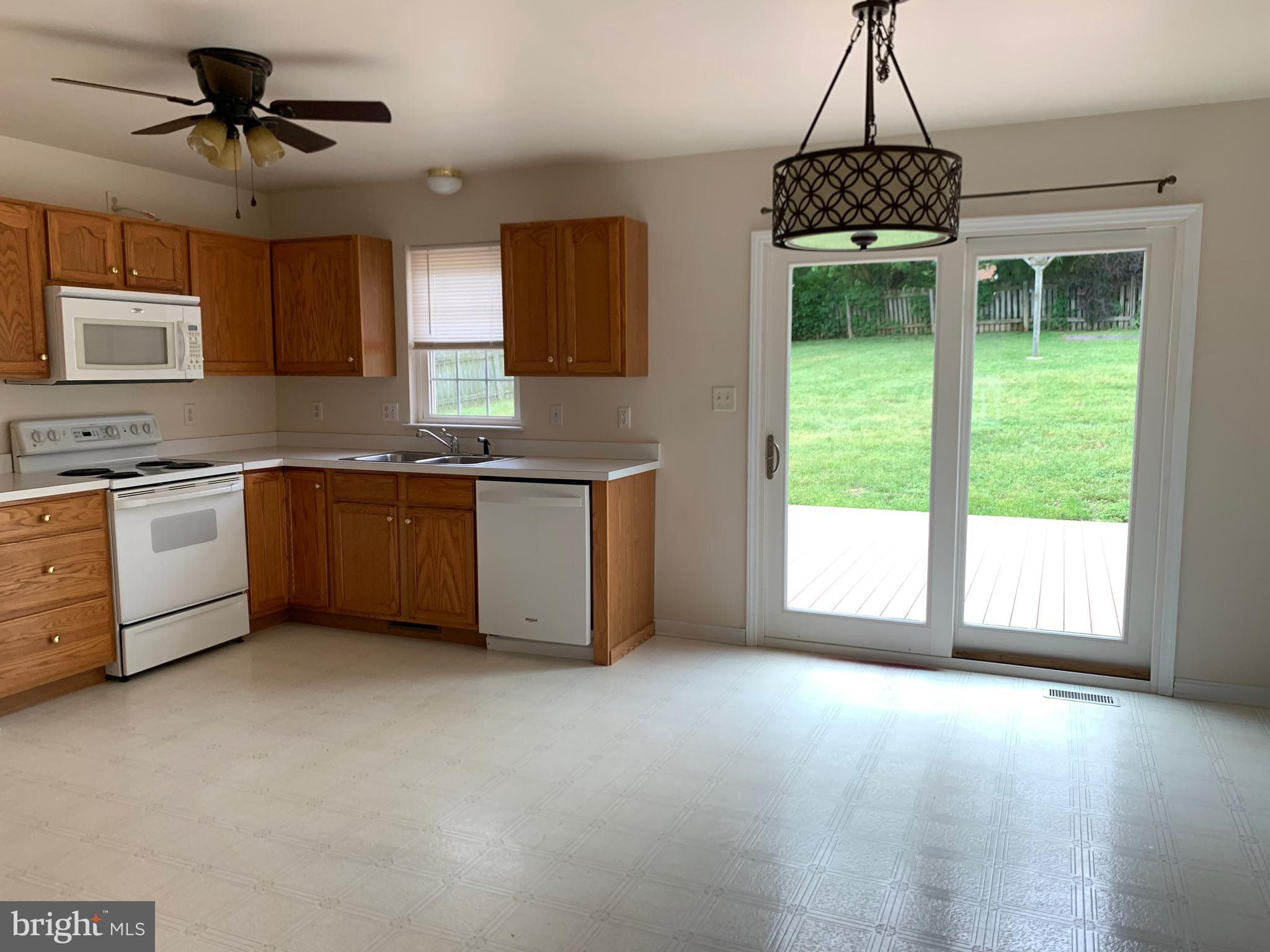WHISPERING HILLS - Residential