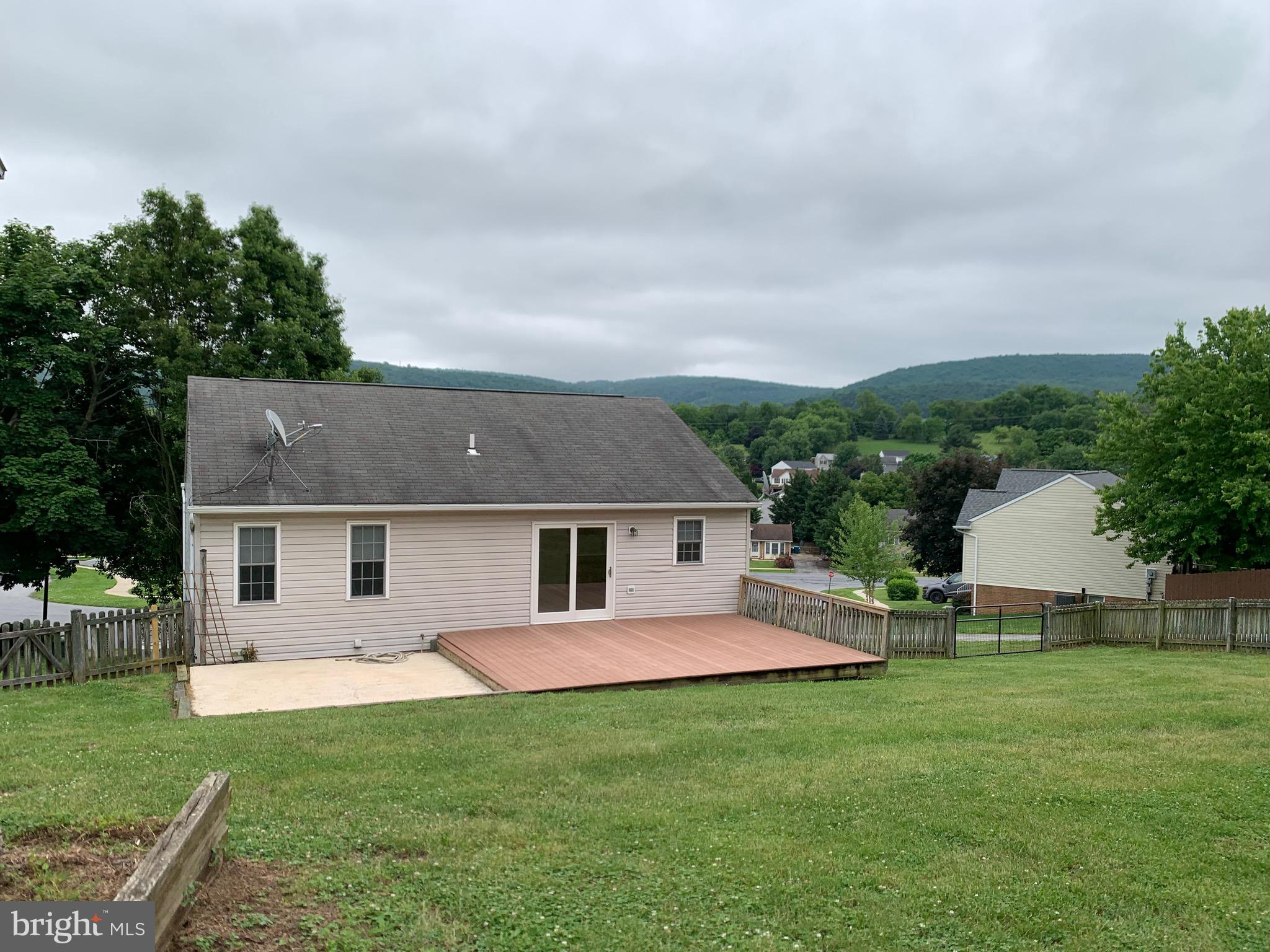 WHISPERING HILLS - Residential