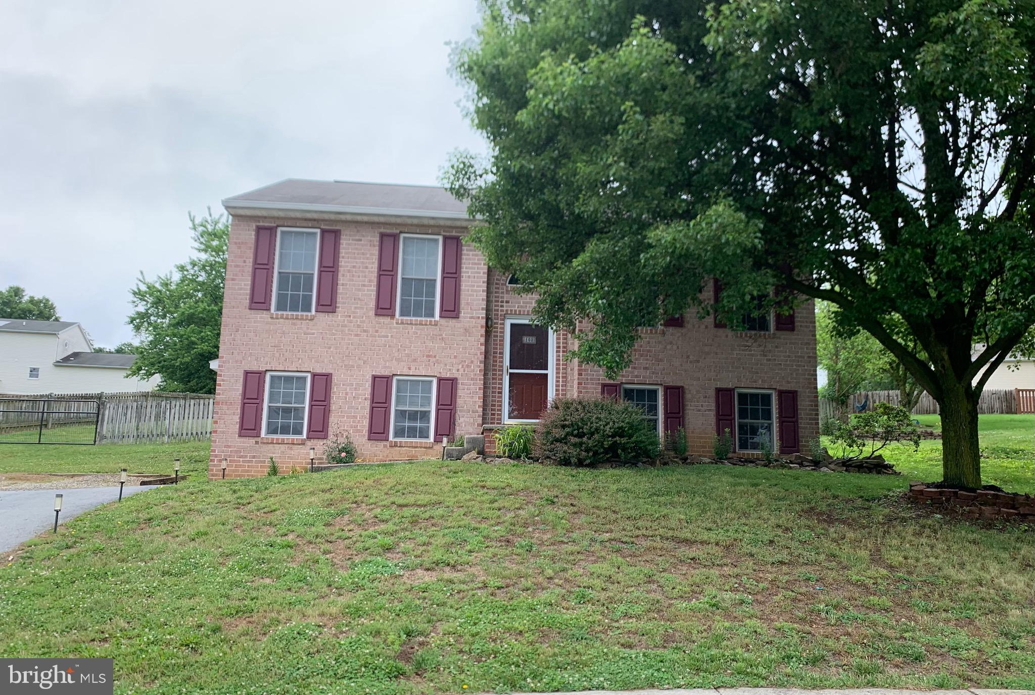 WHISPERING HILLS - Residential