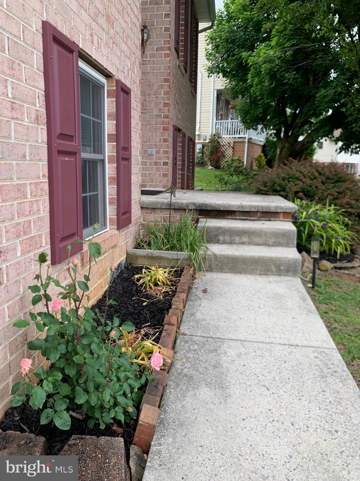 WHISPERING HILLS - Residential