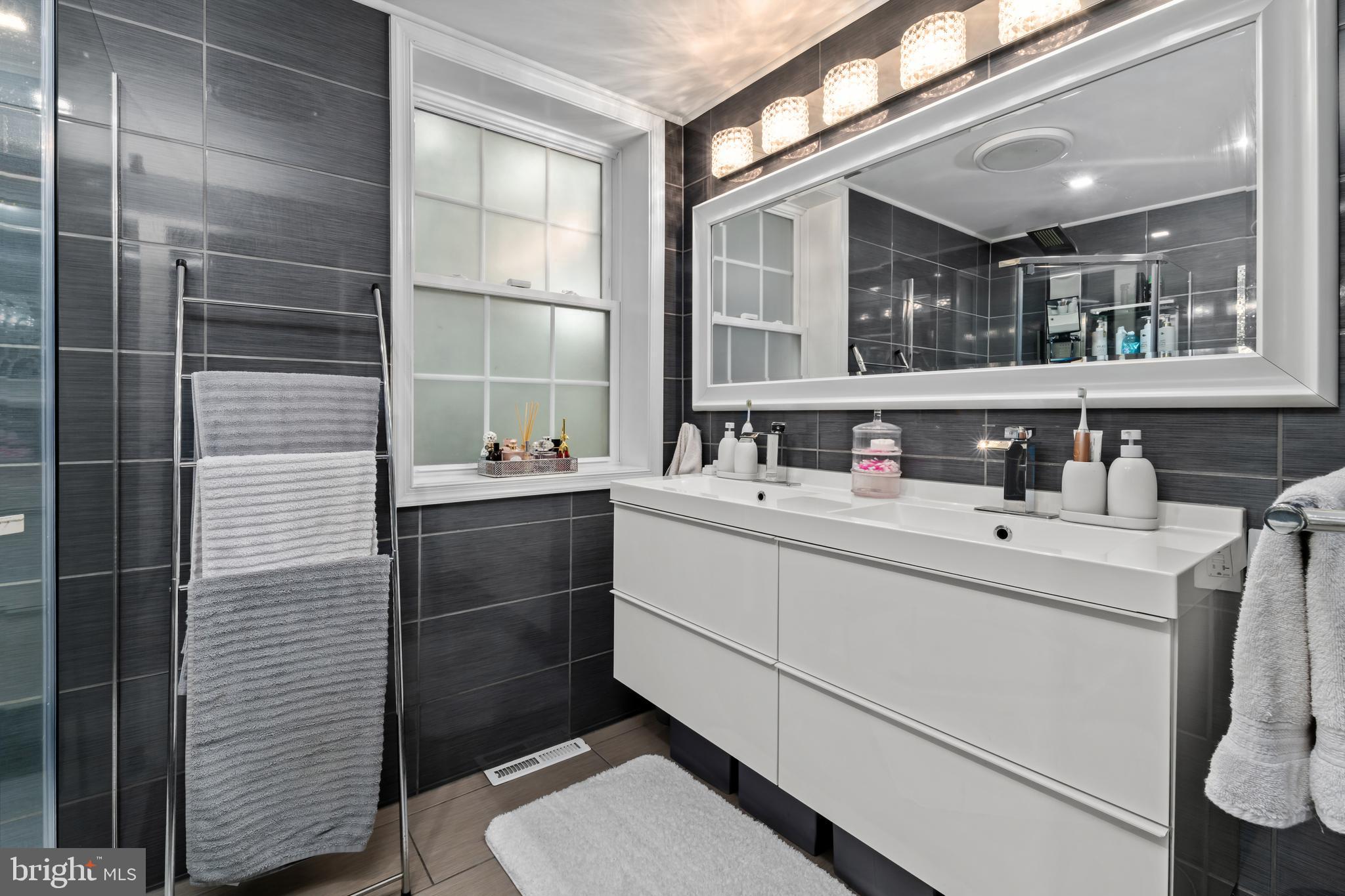 MUNSON HEIGHTS - Residential