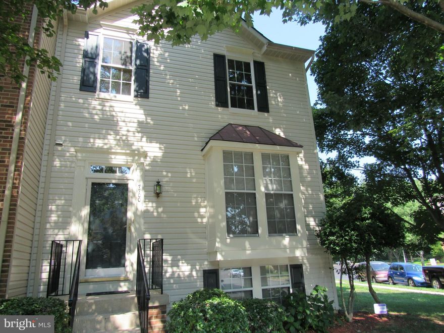 Gorgeous 3-level end unit townhouse. Very spacious. Superb location--close to metro, easy access to I-95, I-395, I-495, seconds to Wegmans & Kingstowne shops, minutes to Ft. Belvoir. Hardwood floors on main level. Eat in Kitchen with granite counters, 42" cabinets, Island and stainless appliances. Downstairs a 4th bedroom w/ full bath. Pool, jogging trails, tennis, much more. Move-in ready!