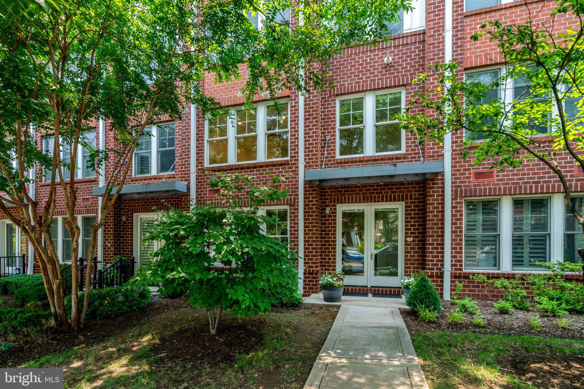 1418 N RHODES STREET B106