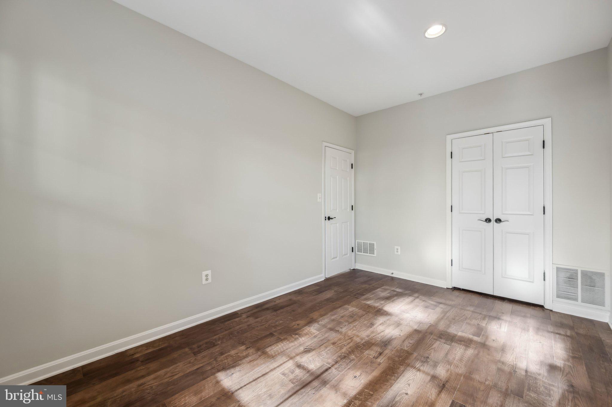 SOUTH RIVER COLONY - Residential