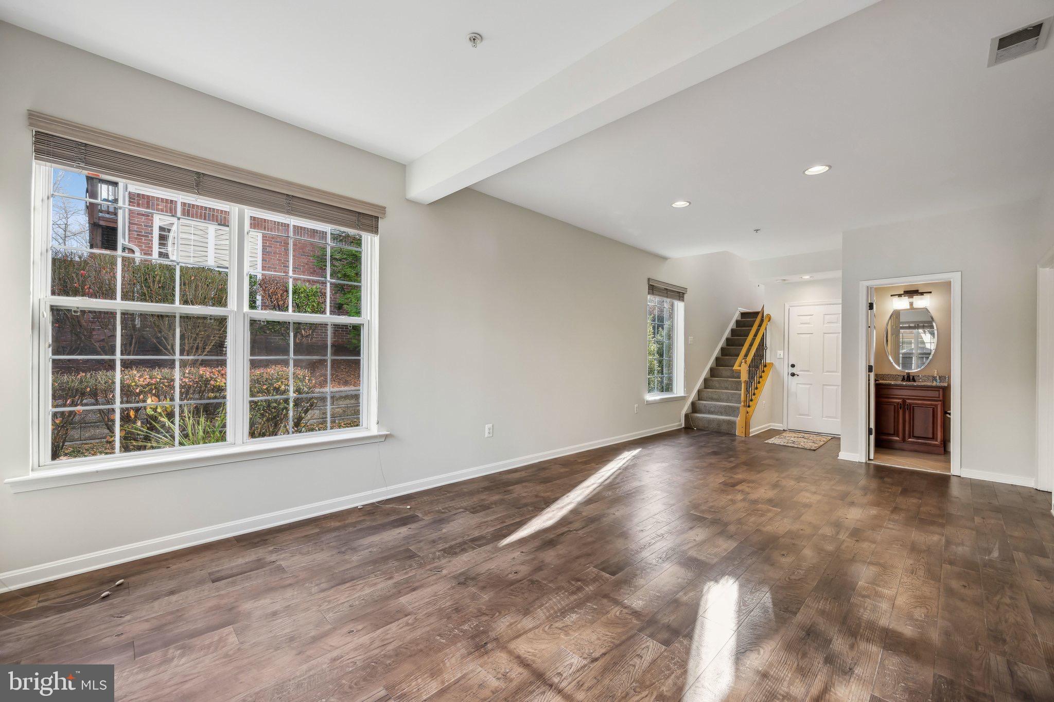 SOUTH RIVER COLONY - Residential